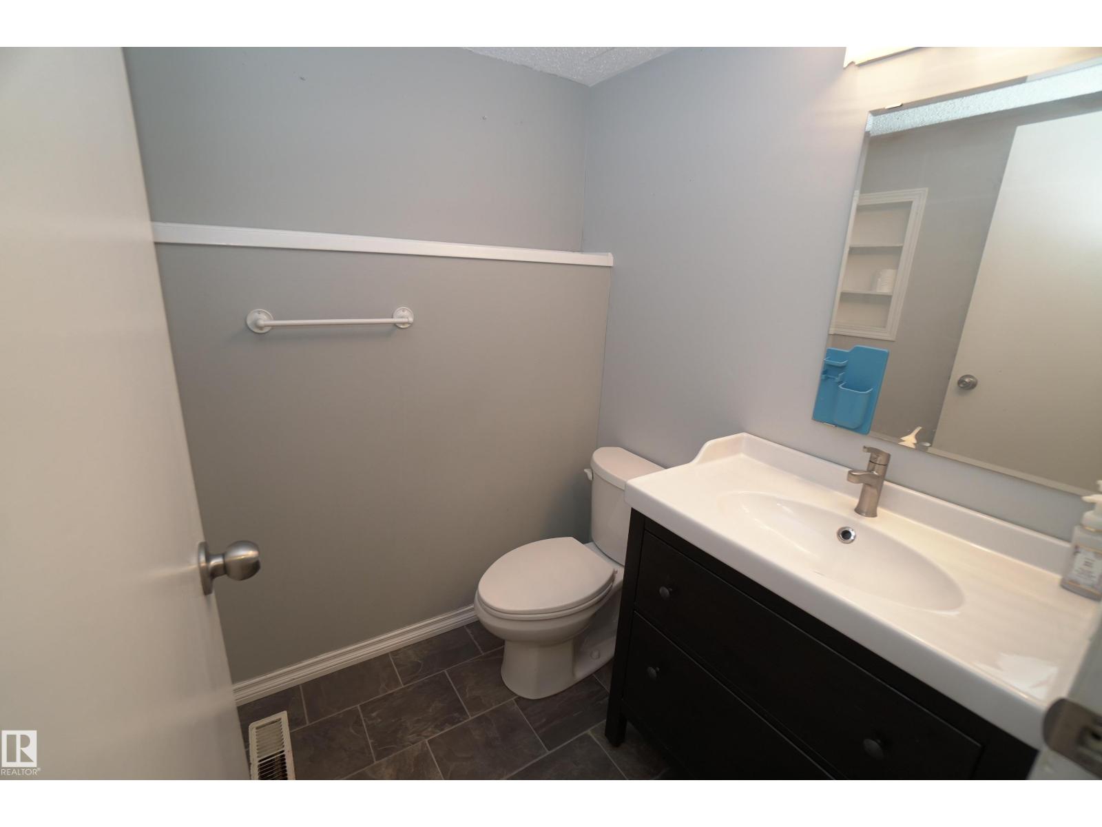 2672 89 ST NW - Image 25