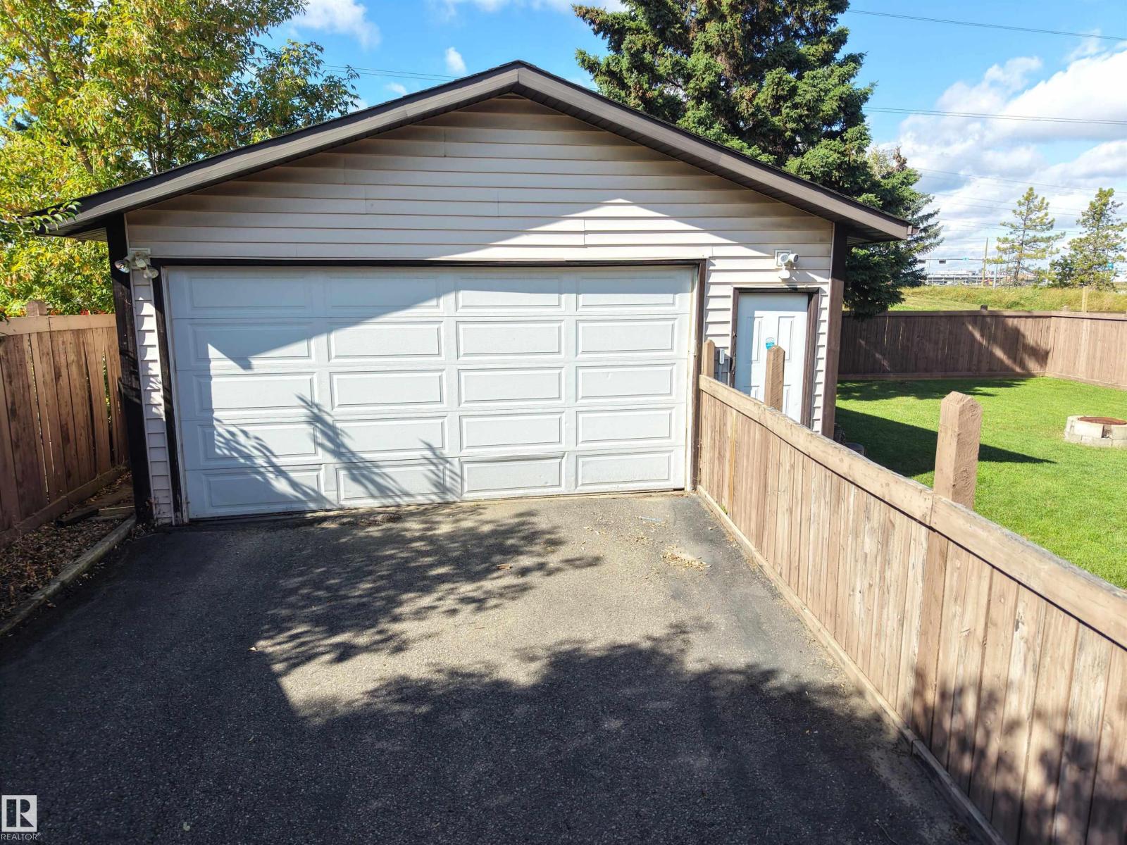 2672 89 St NW photo 3 — MLS® E4509437