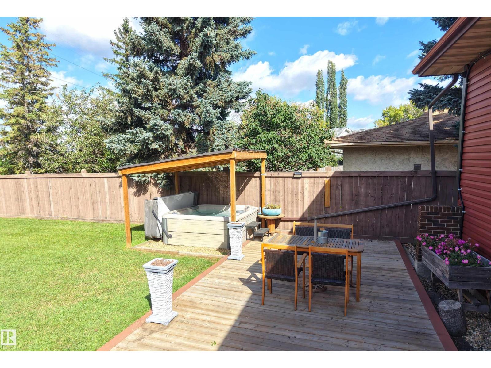 2672 89 St NW photo 4 — MLS® E4509437