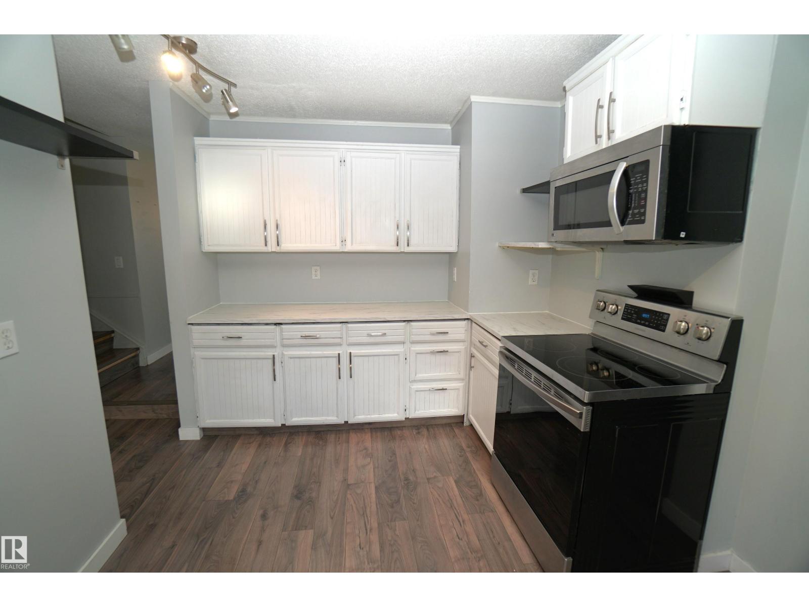 2672 89 ST NW - 8