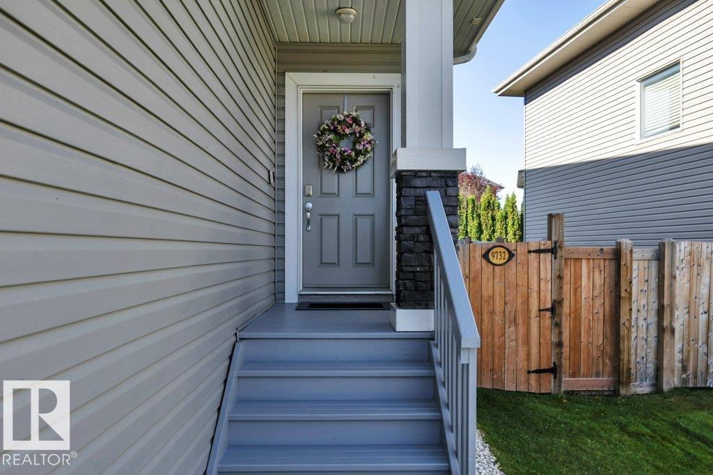 9732 205 St NW photo 2 — MLS® E4509441