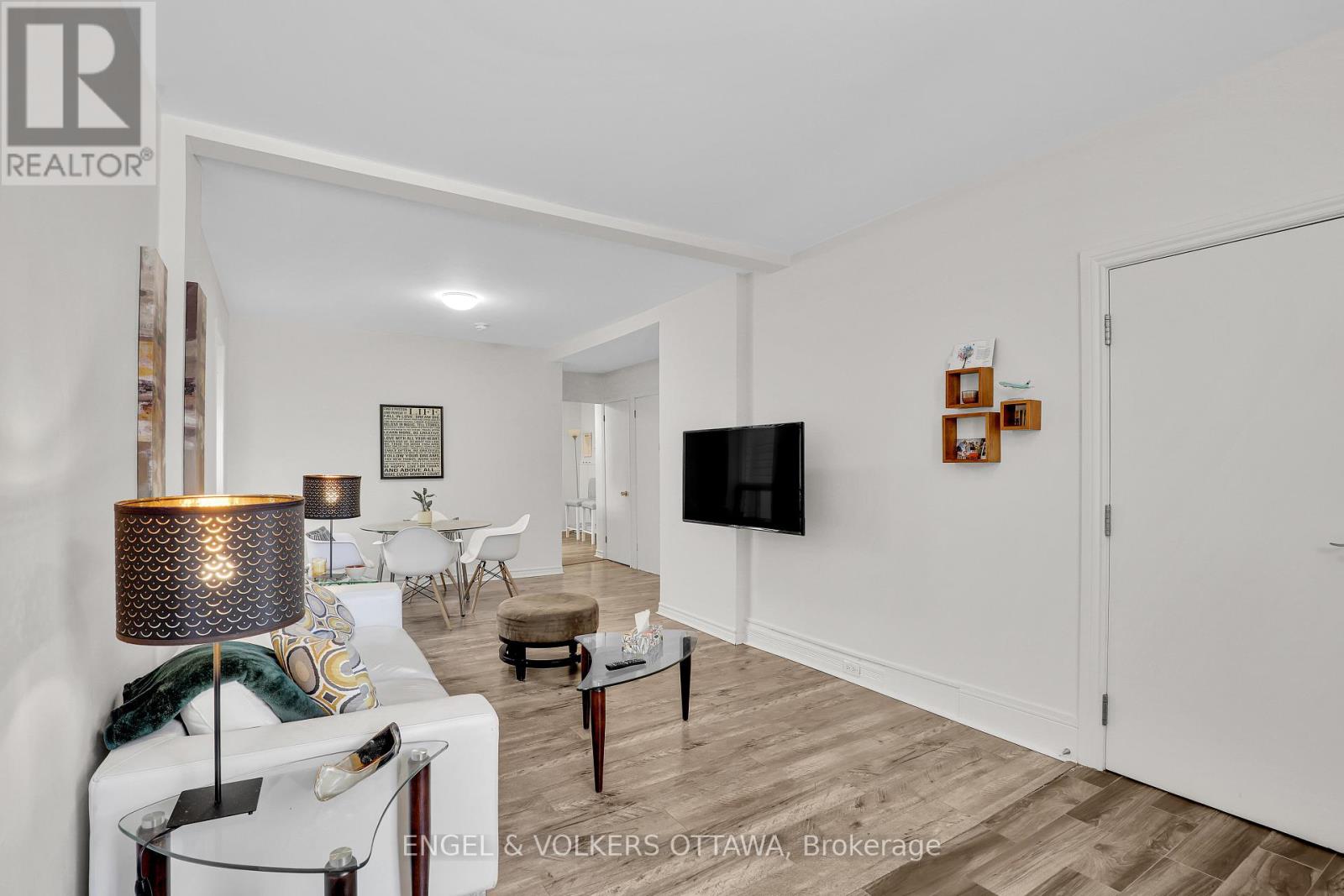Living Room/Dining Room