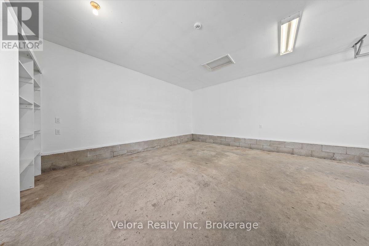 301 ZEPHYR AVENUE - Image 23