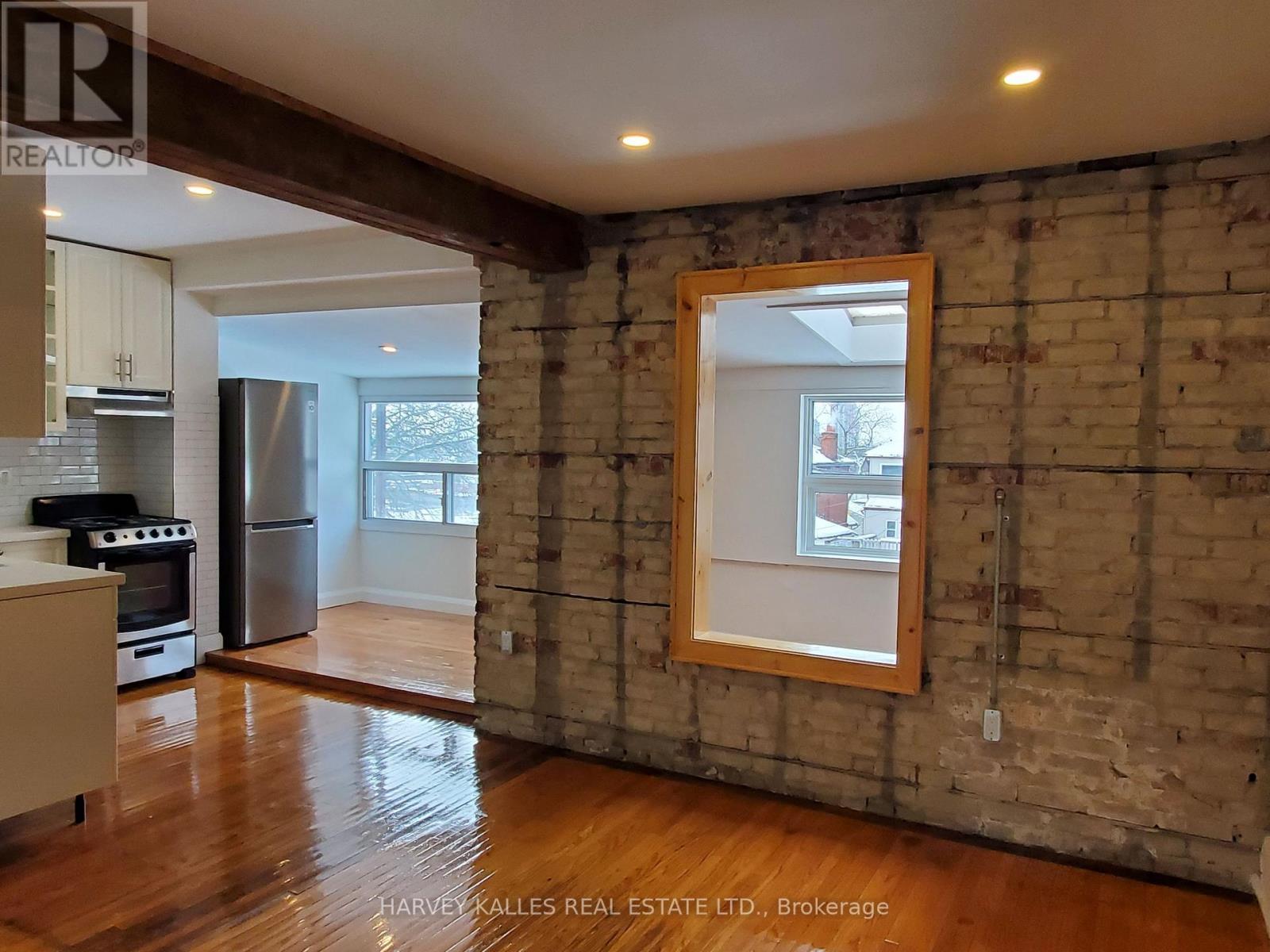 UPPER - 28 WINONA DRIVE, Toronto (Wychwood) — photo 2