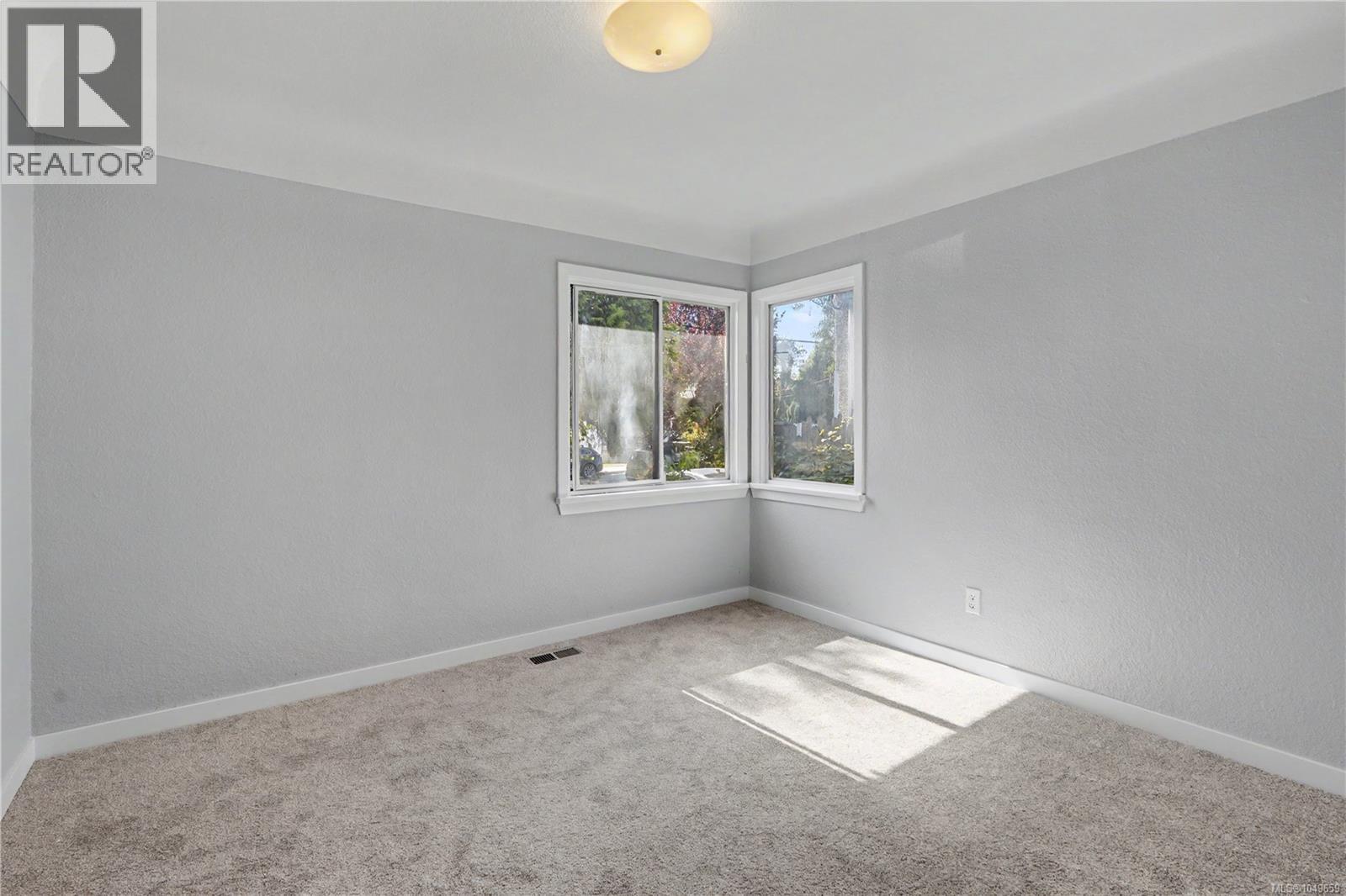  244 Regina Avenue, Saanich