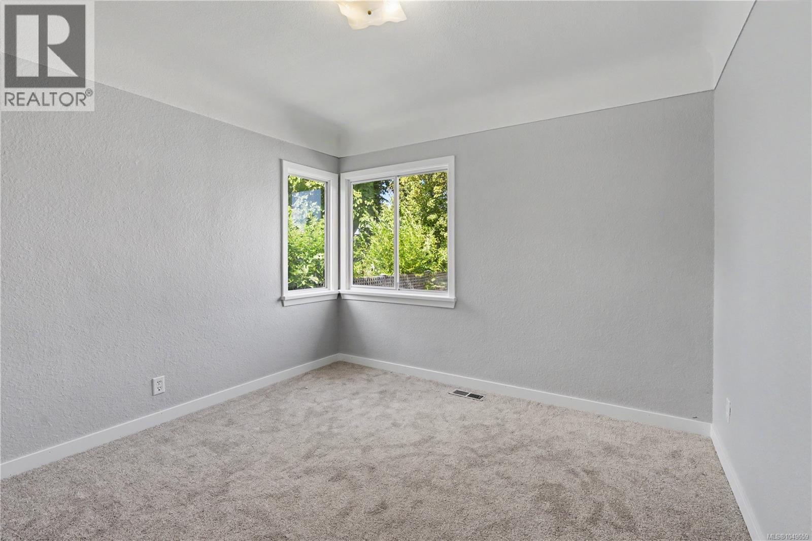  244 Regina Avenue, Saanich