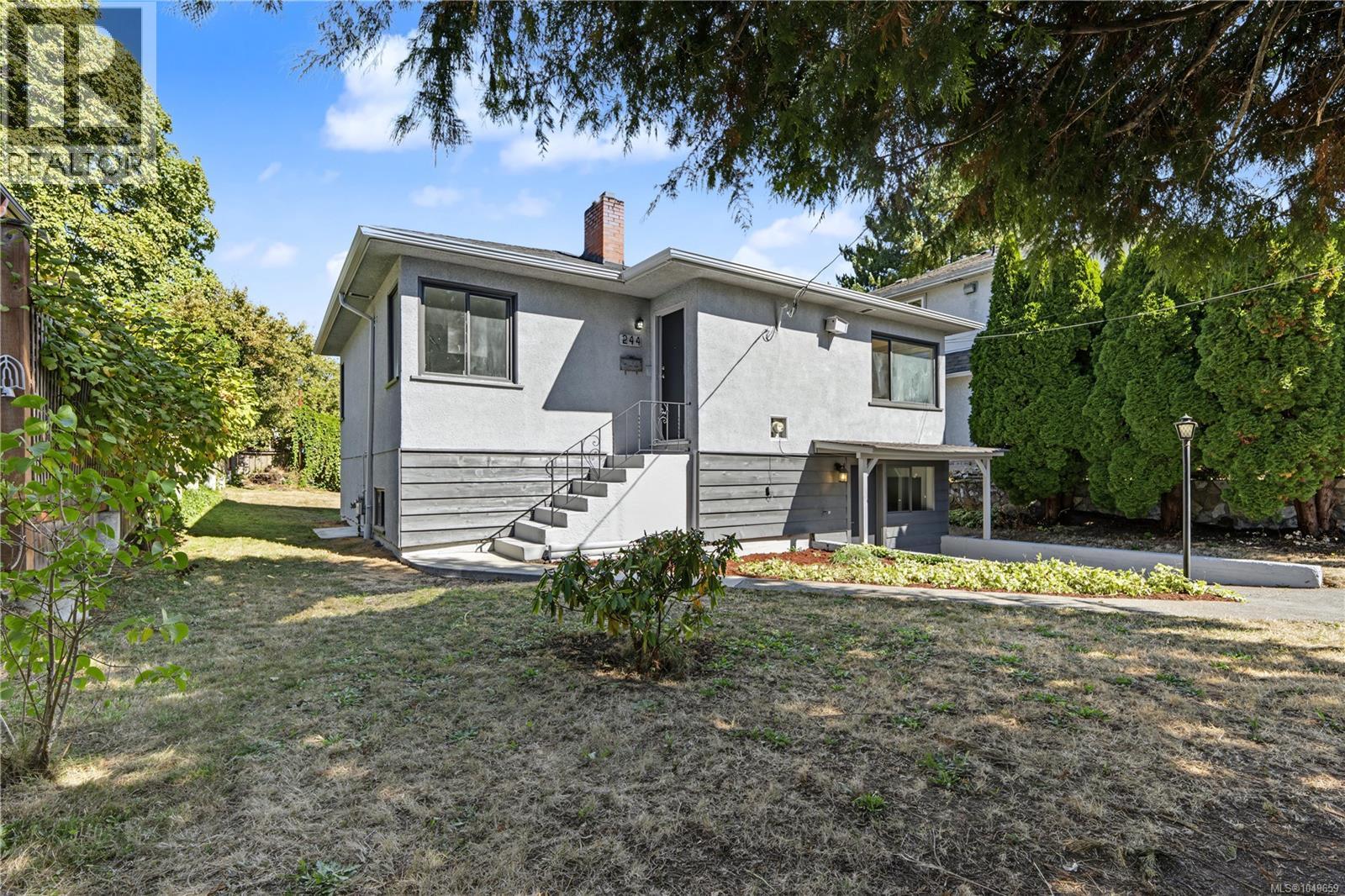  244 Regina Avenue, Saanich