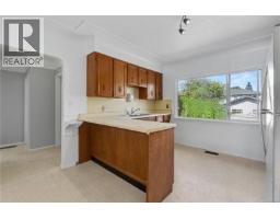 244 Regina Ave, Saanich, BC V8Z1J5 Photo 13