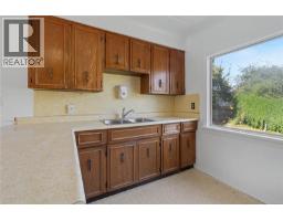 244 Regina Ave, Saanich, BC V8Z1J5 Photo 14