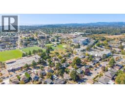 244 Regina Ave, Saanich, BC V8Z1J5 Photo 45