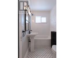 Upper - 51 Wineva Avenue, Toronto, ON M4E2T1 Photo 8