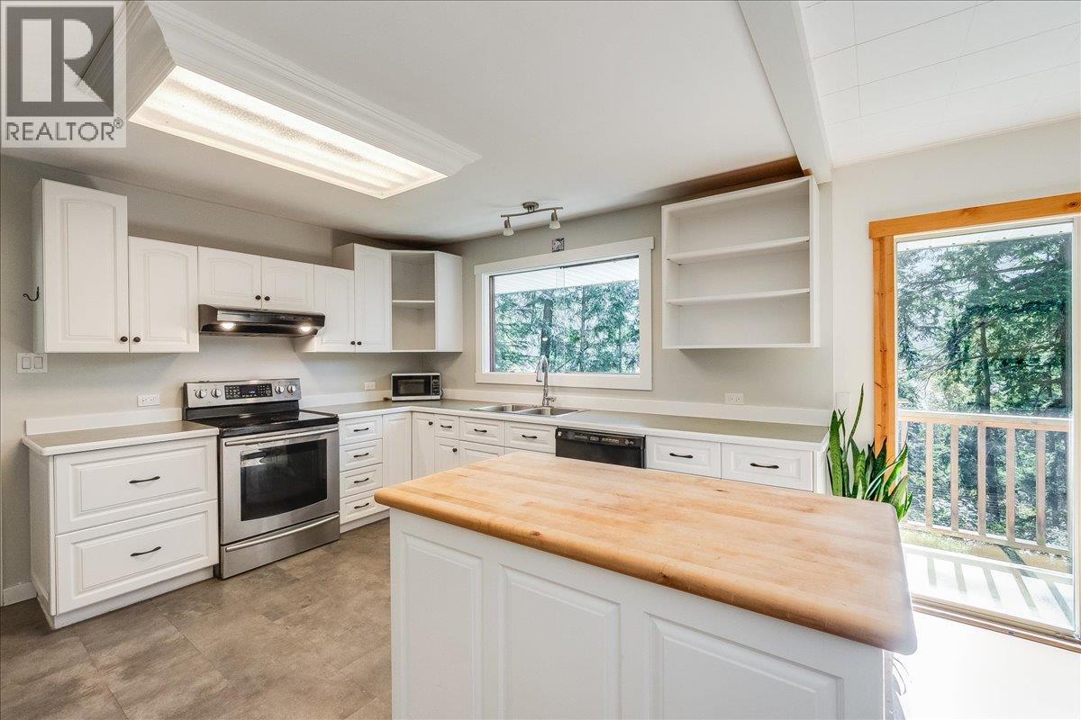 7641 3A Highway, Balfour