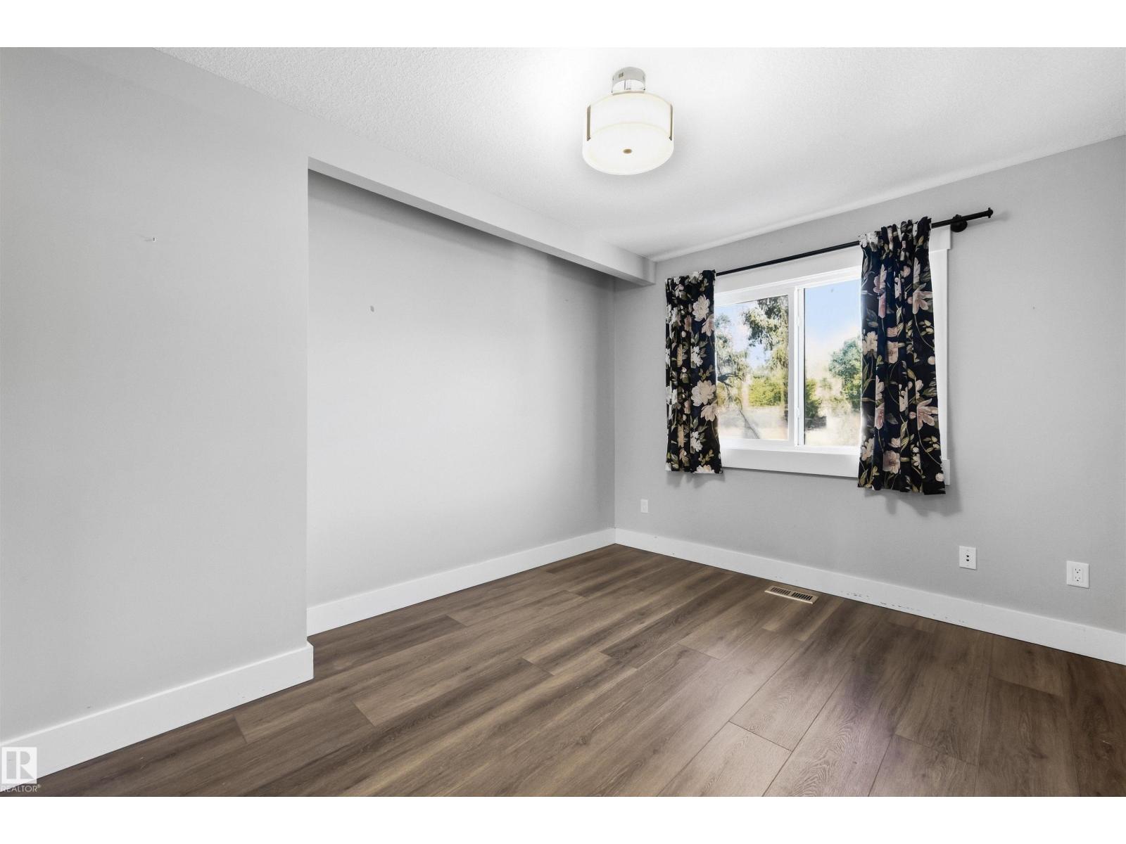 9945 78 ST NW - 25