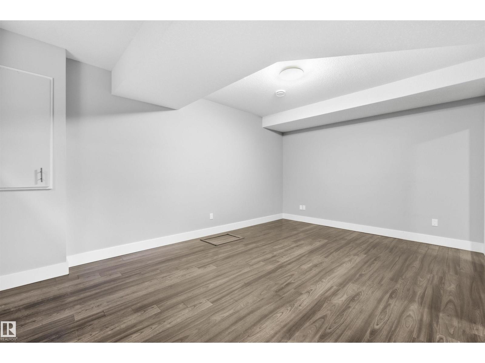 9945 78 ST NW - 35