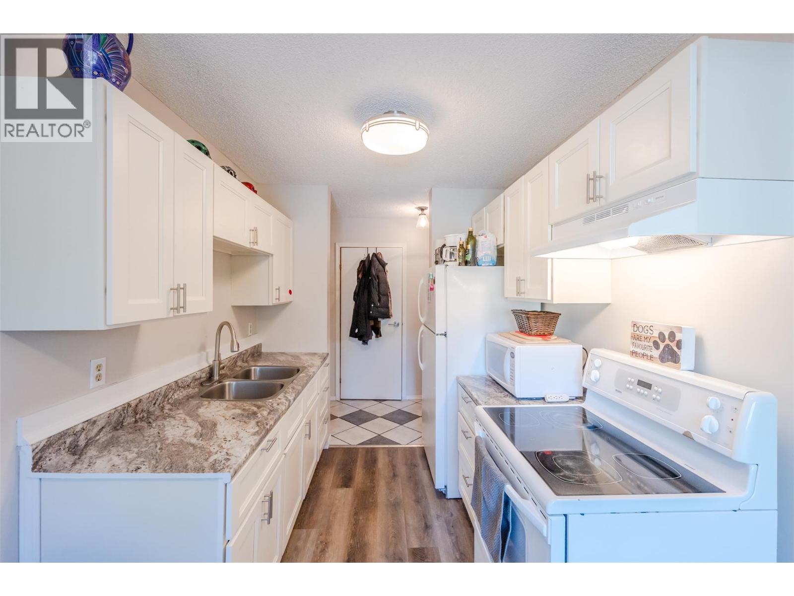 303 110 Skaha Place, Penticton