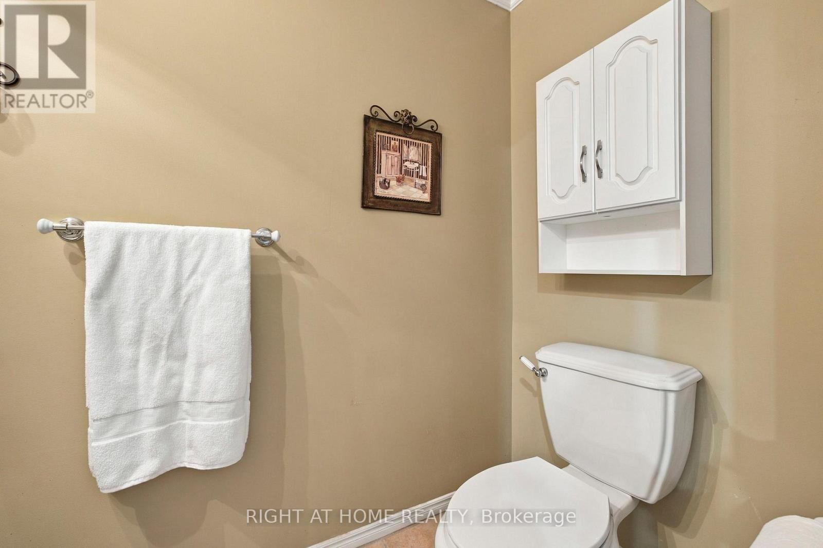 20 MOWAT COURT - 12