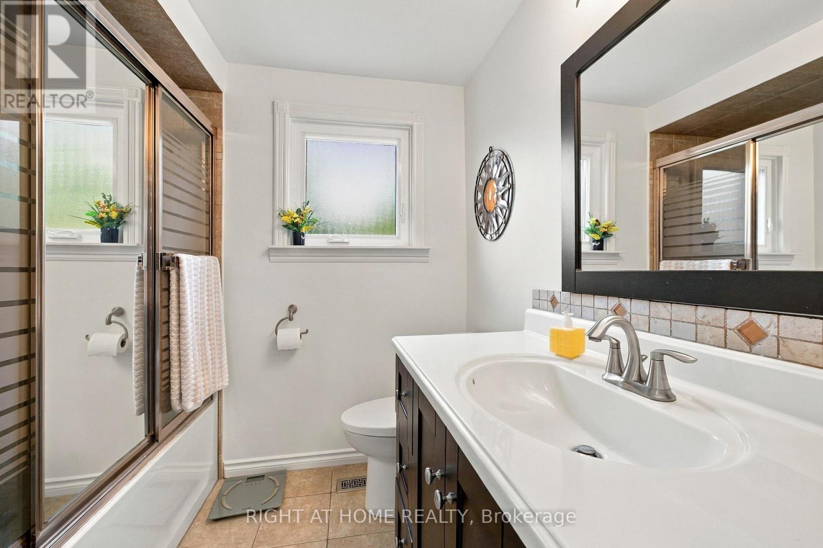 20 MOWAT COURT - Image 28