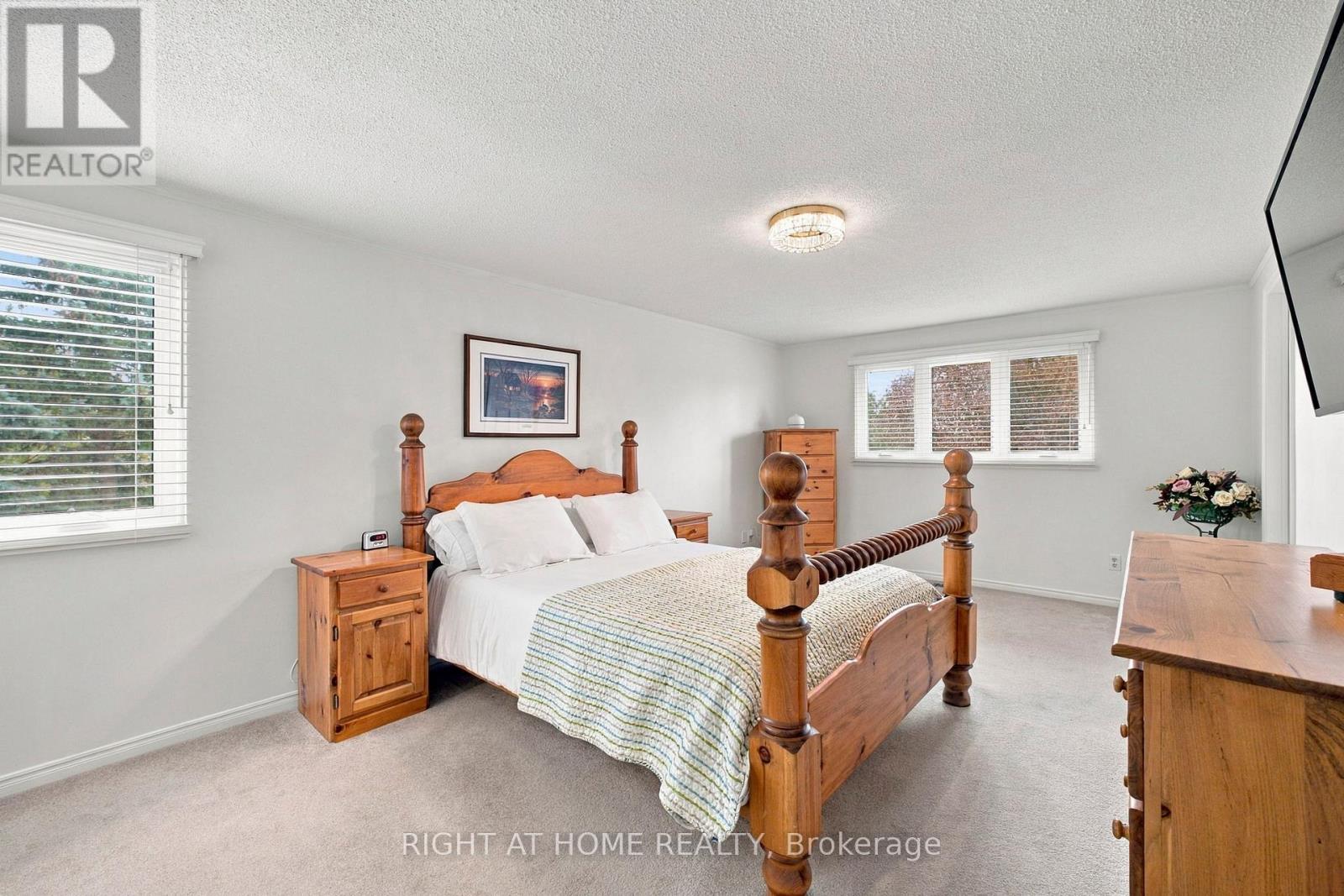 20 MOWAT COURT - 31