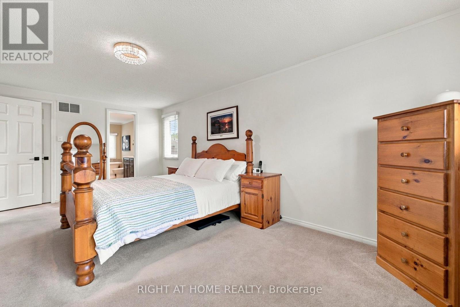 20 MOWAT COURT - Image 32
