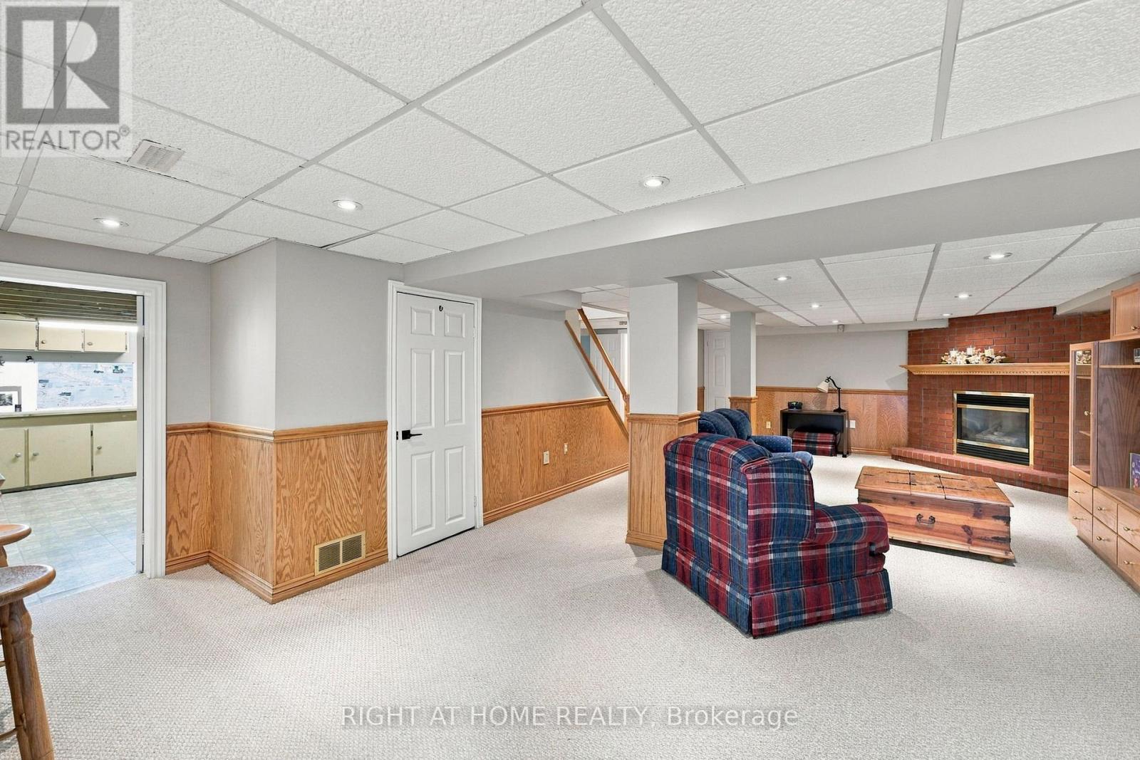 20 MOWAT COURT - 40
