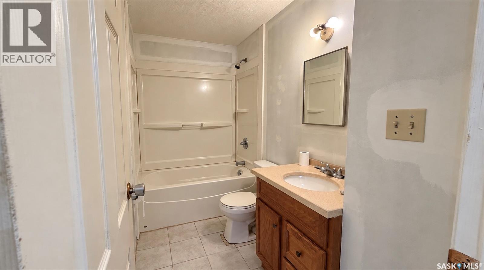 1721 H AVENUE N - 11