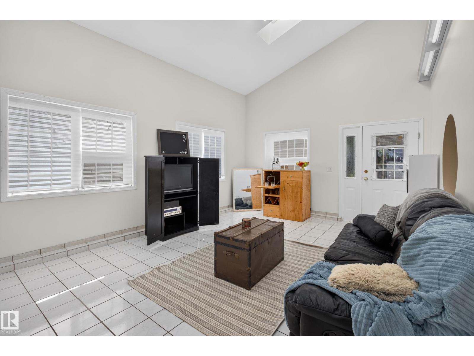 2812 35 ST NW - 21