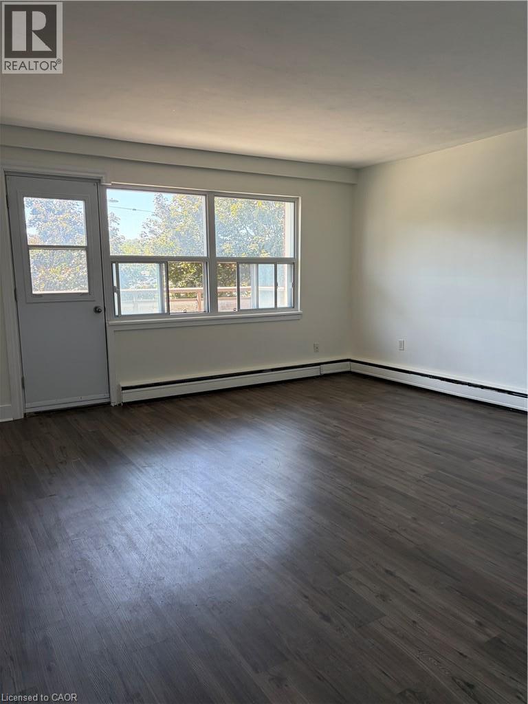 2 GRANT Boulevard Unit# 6, Dundas — photo 2