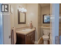 Foyer - 414 Beasley Street W, Nelson, BC V1L6G9 Photo 10