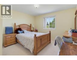 1847 El Sereno Dr, Saanich, BC V8N6K4 Photo 23