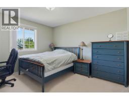1847 El Sereno Dr, Saanich, BC V8N6K4 Photo 24