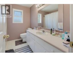 1847 El Sereno Dr, Saanich, BC V8N6K4 Photo 30