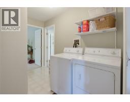 1847 El Sereno Dr, Saanich, BC V8N6K4 Photo 33