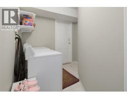 1847 El Sereno Dr, Saanich, BC V8N6K4 Photo 34