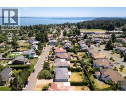 1847 El Sereno Dr, Saanich, BC V8N6K4 Photo 43