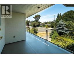 Family room - 1847 El Sereno Dr, Saanich, BC V8N6K4 Photo 7