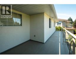 Kitchen - 1847 El Sereno Dr, Saanich, BC V8N6K4 Photo 8