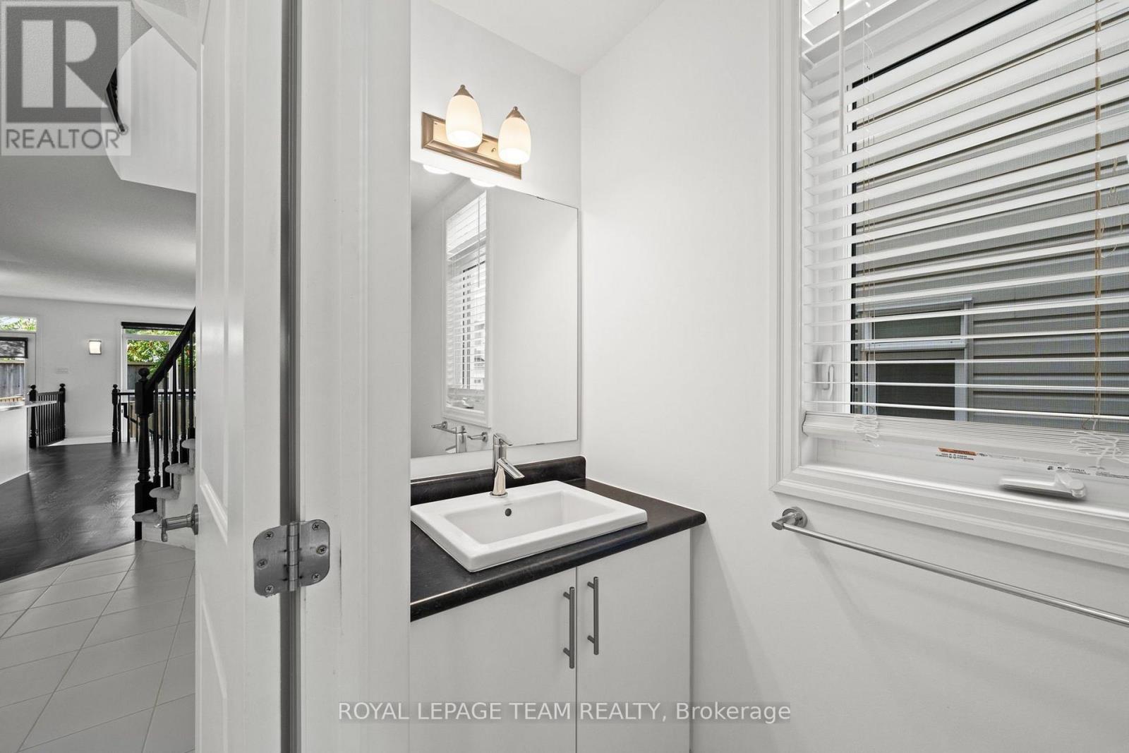 547 RIOJA STREET, Ottawa — photo 6
