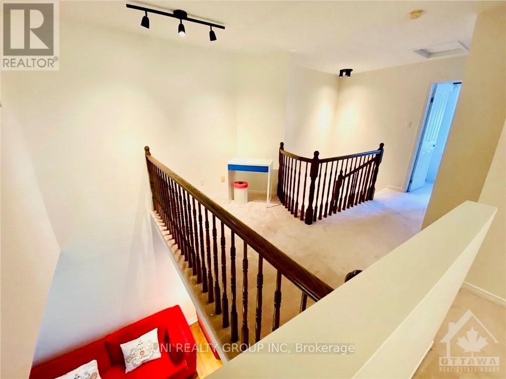 181 THORNBURY CRESCENT, Ottawa — photo 8