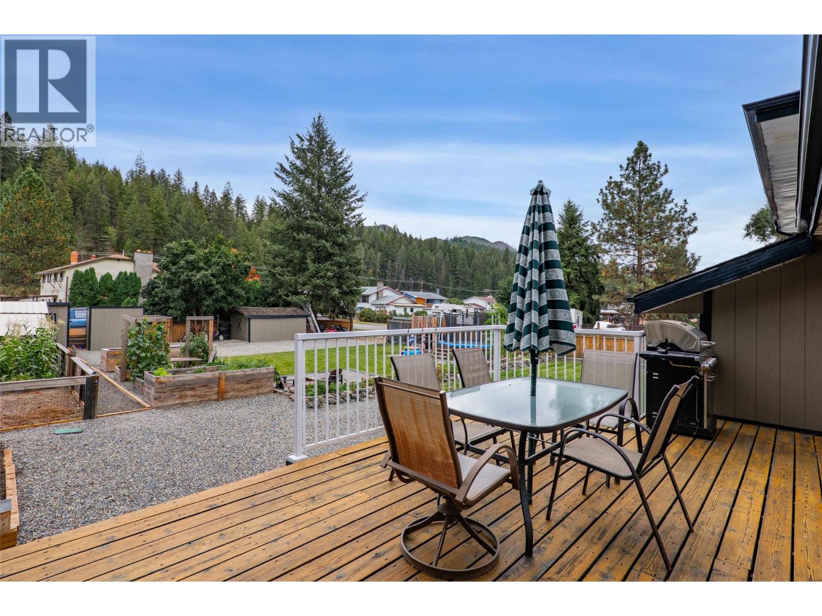 4702 SPRUCE Crescent - 11