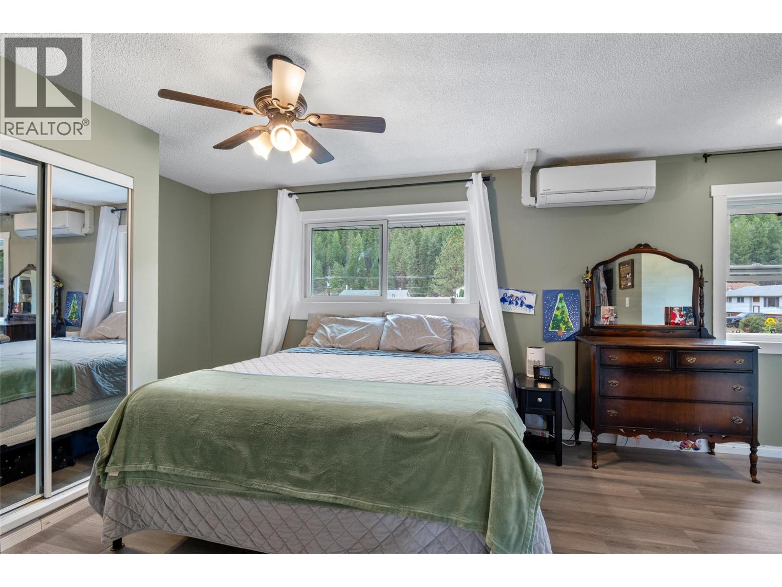 4702 SPRUCE Crescent - Image 26