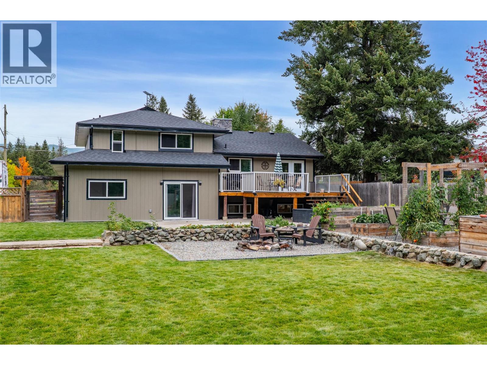 4702 SPRUCE Crescent - Image 4