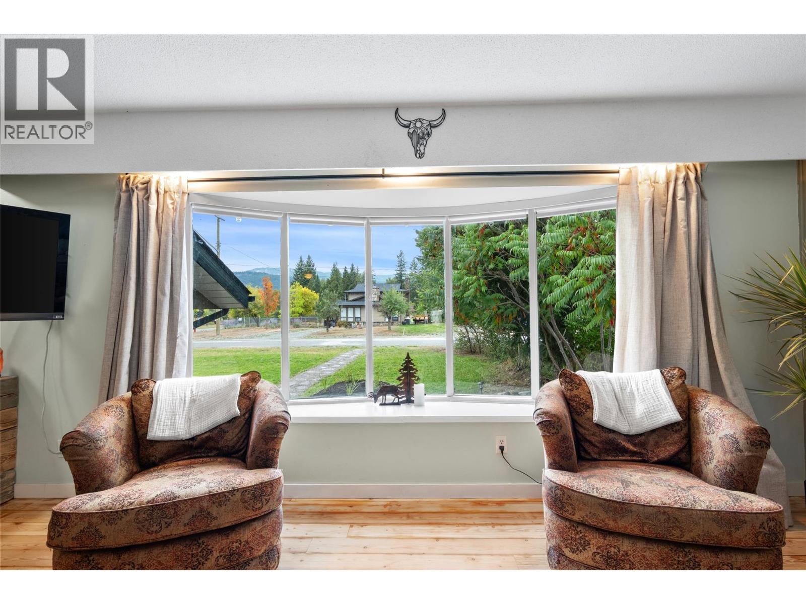 4702 SPRUCE Crescent - 9