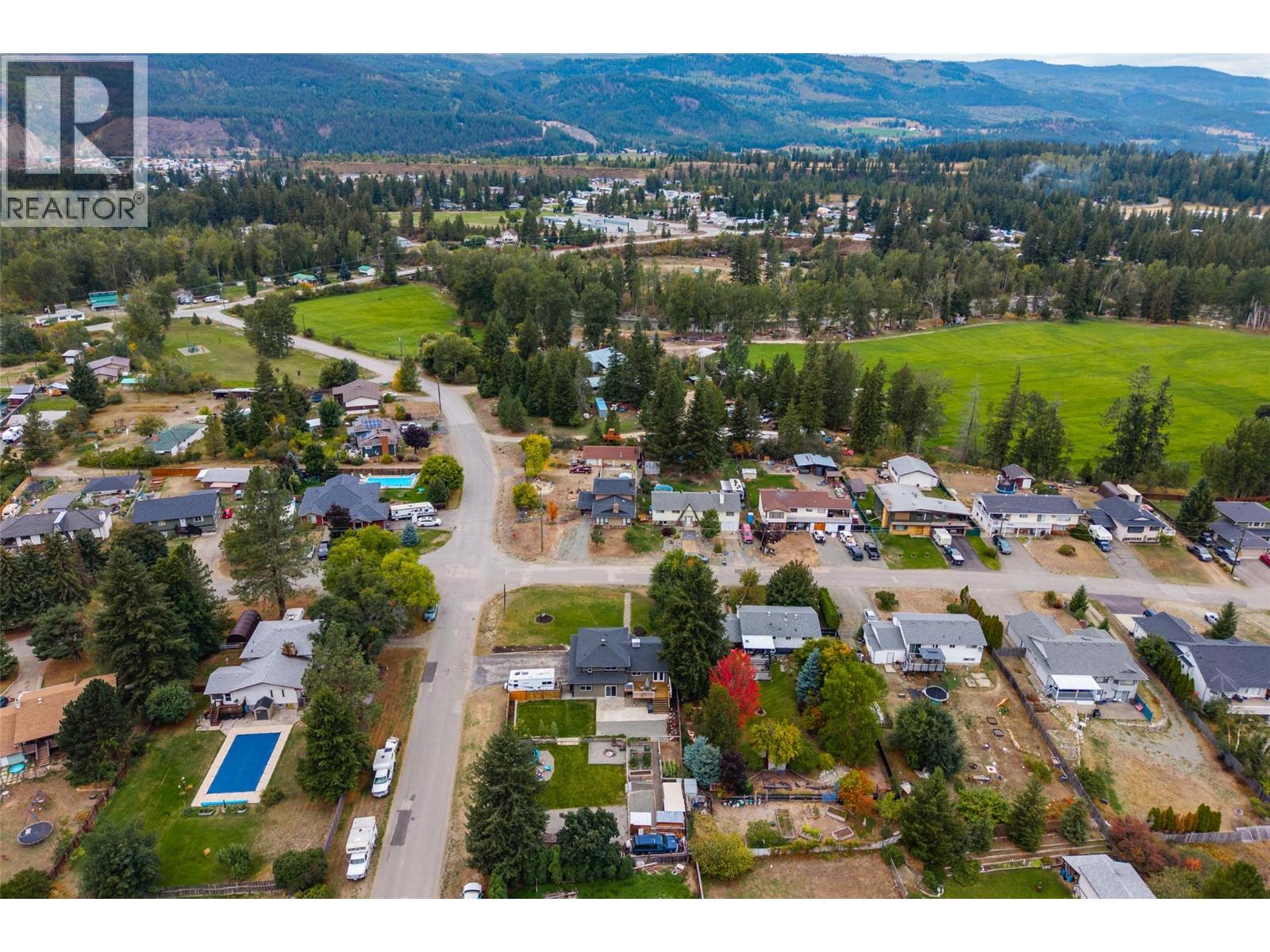4702 SPRUCE Crescent - 56