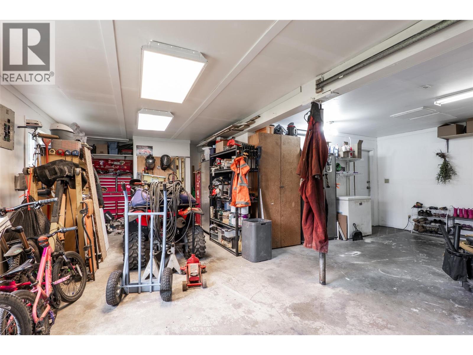 4702 SPRUCE Crescent - Image 30
