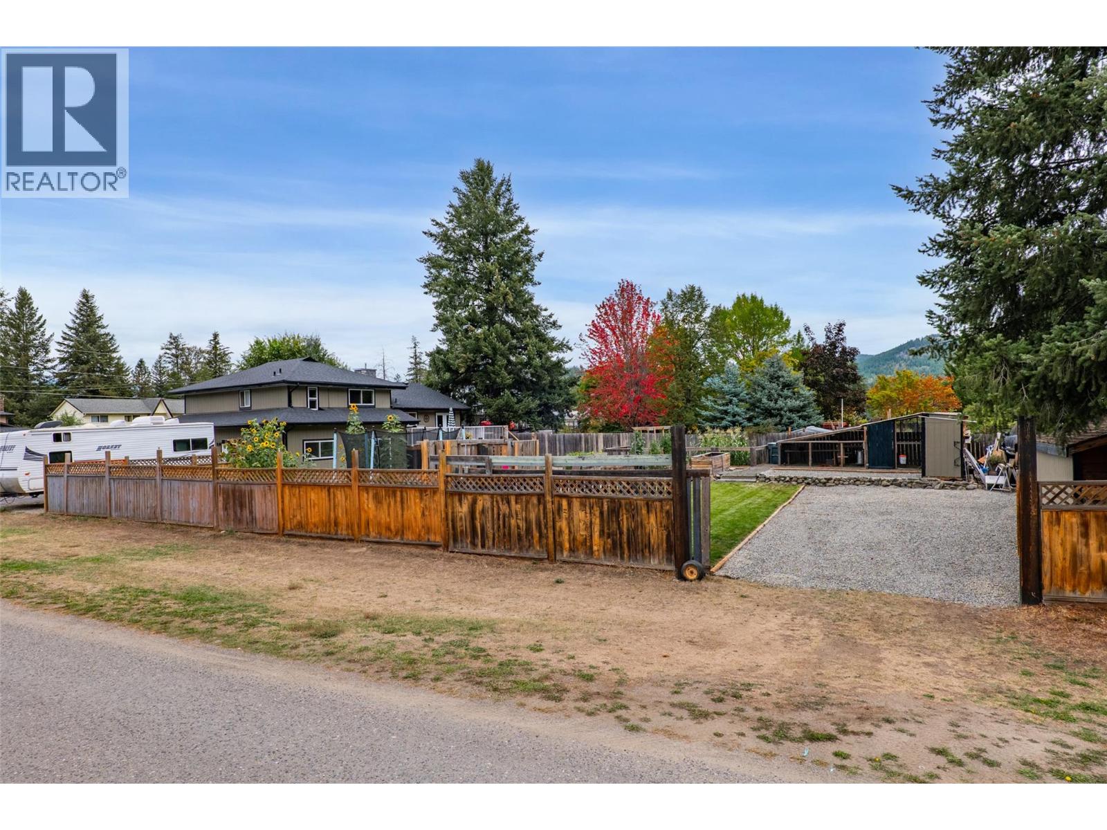 4702 SPRUCE Crescent - 32