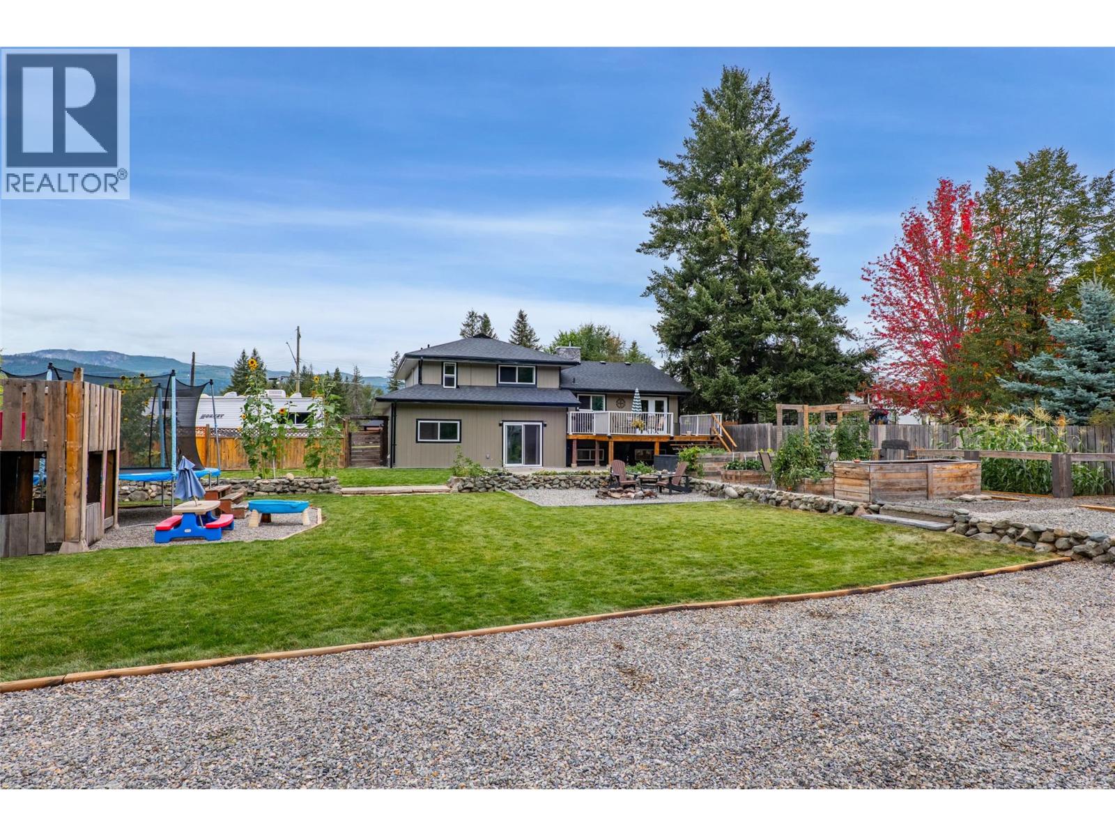4702 SPRUCE Crescent - Image 34