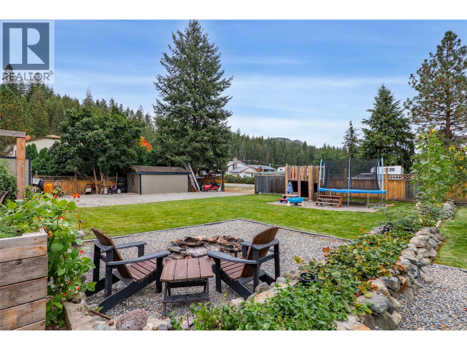 4702 SPRUCE Crescent - Image 44