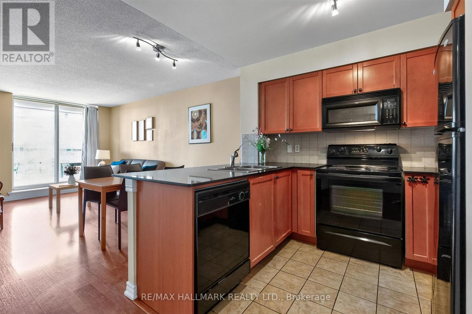 #806 1369 BLOOR STREET W - 7