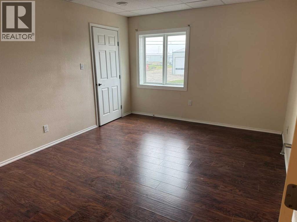 Listing photo – 103, 20 Cuendet Industrial Way, Sylvan Lake