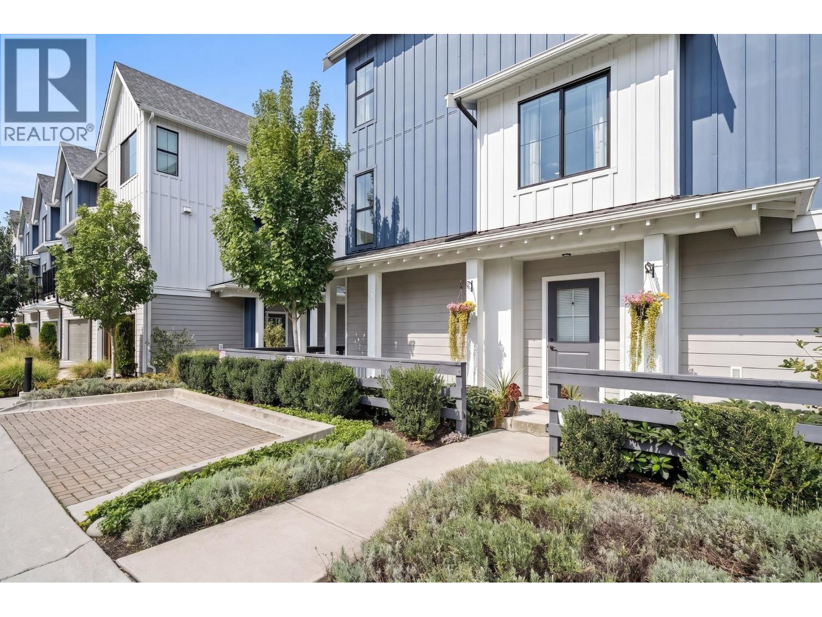 64 488 FURNESS STREET, New Westminster